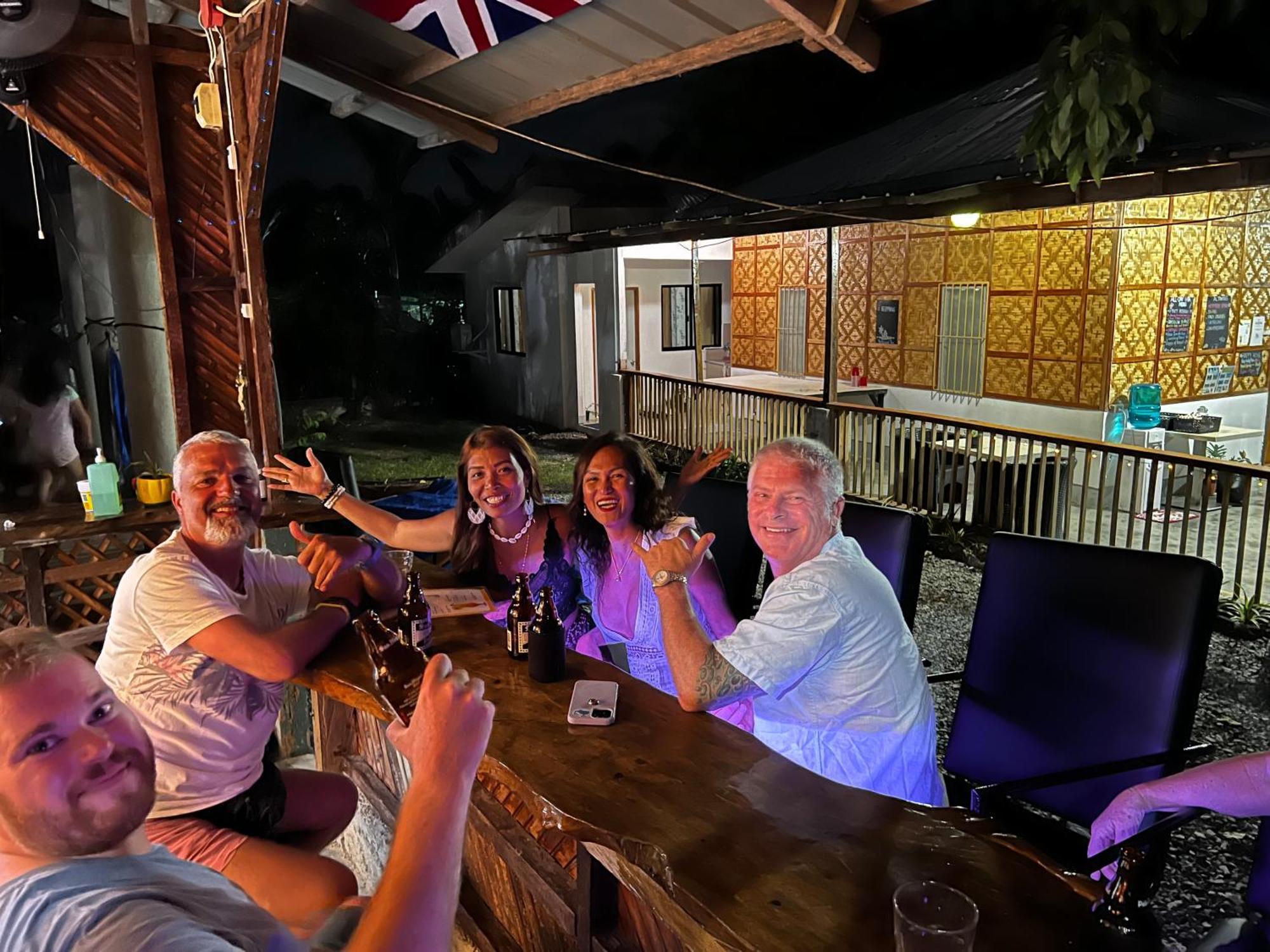 The Backyard Inn Moalboal Kültér fotó